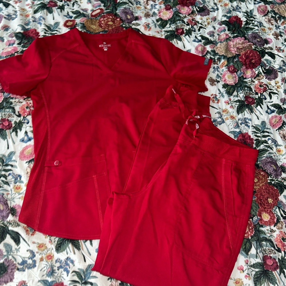 Med Couture TOUCH Red Short Sleeve V-Neck Top with matching pants - Picture 9 of 12